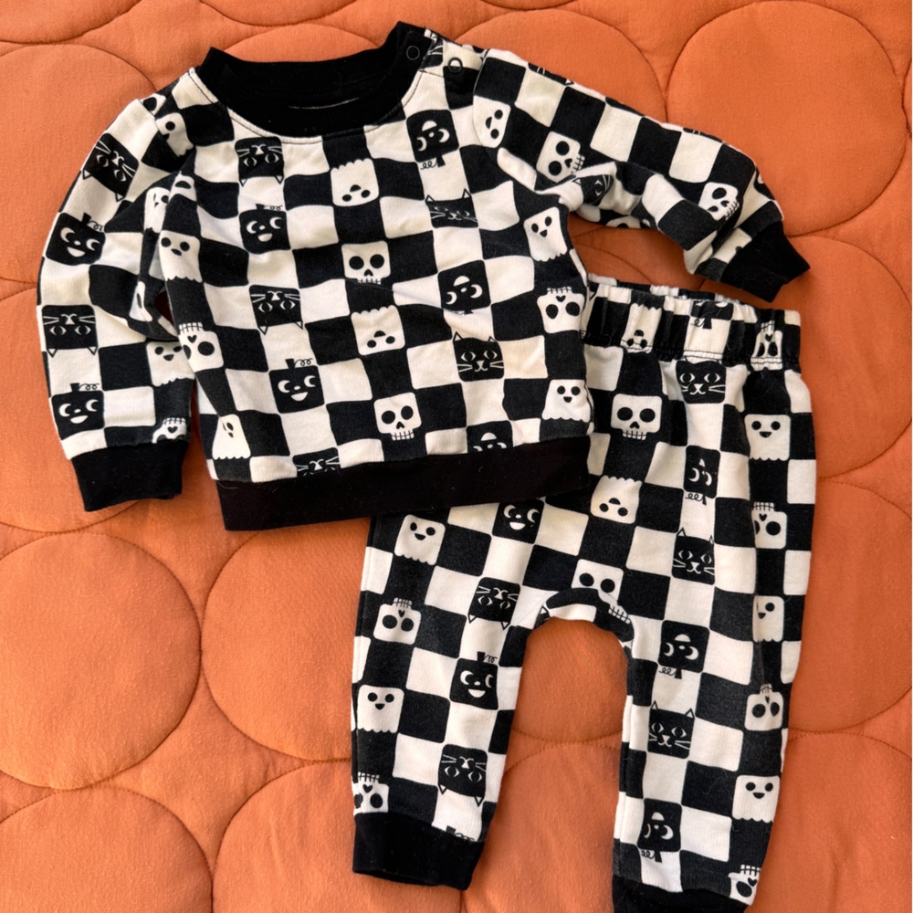 Target Cat and Jack Halloween Checkered Sweatsuit 6-9 months
